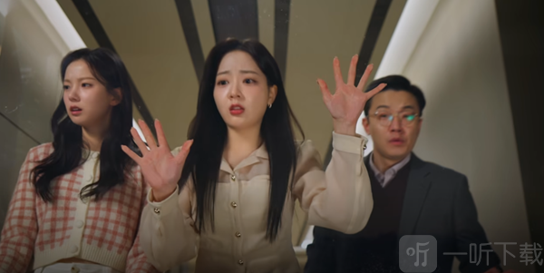我和美女锁在办公室了最新版