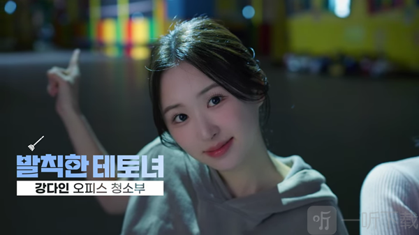 我和美女锁在办公室了最新版